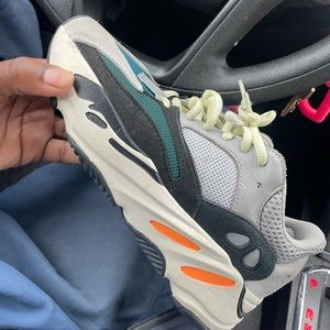 Yeezy boost 700 wave runner